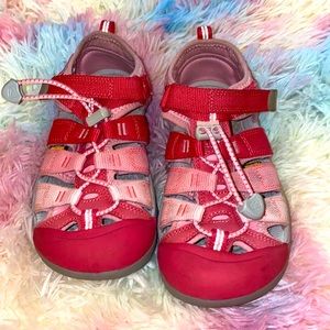 Girls Youth Size 2 Keen Water Shoes - Pink shade